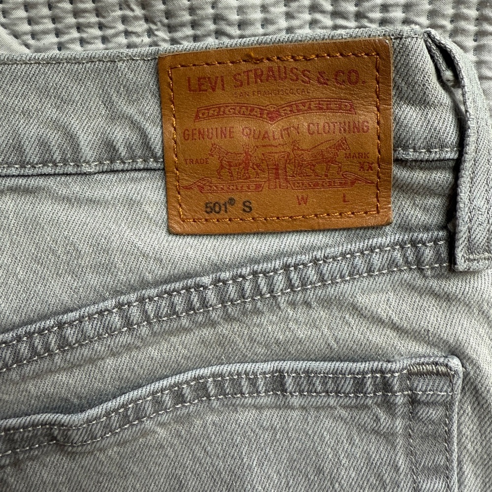 Grey faded Levi’s women’s jean